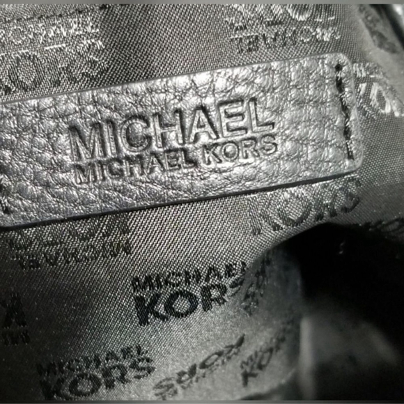 MICHAEL Michael Kors Black Pebbled Leather & Faux Python Bowler Satchel
L - Picture 9 of 12